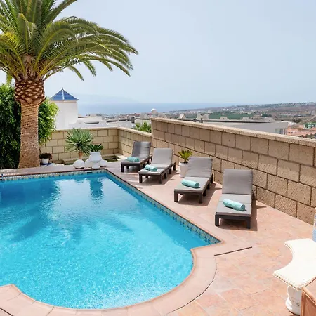 펜션 Enchanting Portocervo 아데제